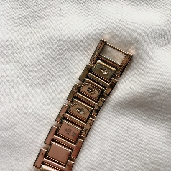 FREE W BUNDLE - Forever 21 Rose Gold Colored Watch w/ Pearly Face - Picture 10 of 12
